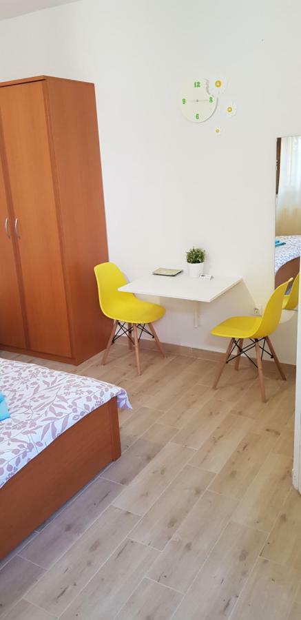Apartments & Studio Matan ロヴィニ エクステリア 写真
